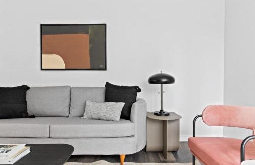 Rush and Division Appartement | Gold Coast 1BR w Deck Gym Lounge 1 block to L CHI-650