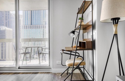 Rush and Division Appartement | Gold Coast 1BR w Gym Terrace nr Lake the L CHI-64