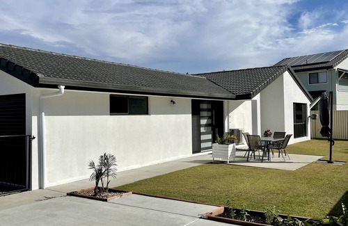 Elanora Appartement | Gold Coast Comfort – Stylish 1-Bedroom Retreat Near Beaches, Cafés & Lake