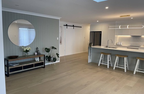 Burleigh Waters Maison | Gold Coast hotspot, close to beach