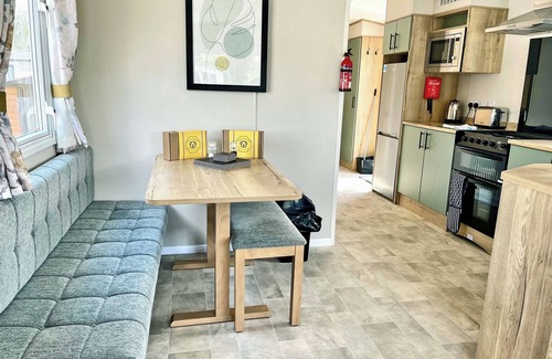 Harvington Maison | Gold Deluxe 2 Bed sleeps 6 Pet friendly