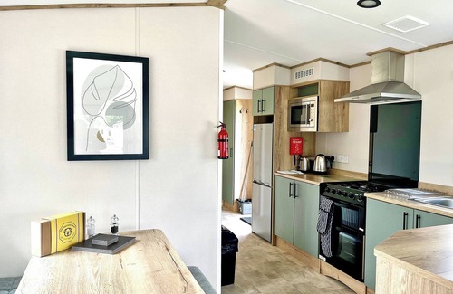 Harvington Maison | Gold Deluxe 2 Bed sleeps 6 Pet friendly