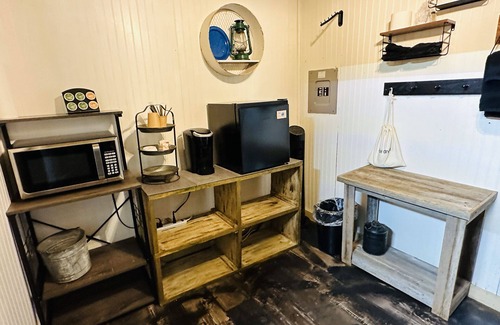 Canton Cabine | Gold Panner's Bunkhouse Sleeps 5 with a loft