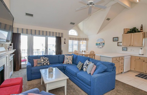 Gold Coast Copropriété | Goldcoast-Steps to Beach 2nd Flr-3 bedrm / 2 bths, Prvt Rooftop Dck w / Ocean Views!
