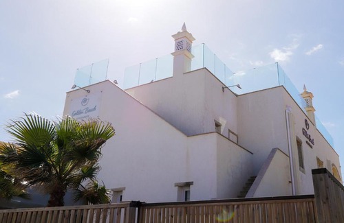 Praia de Faro Maison | Golden Beach Guest House & Rooftop Bar