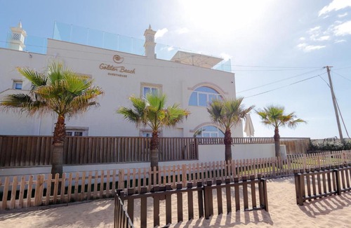 Praia de Faro Maison | Golden Beach Guest House & Rooftop Bar