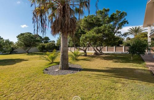 Porto Pino Maison | Golden Dunes Villa - Garden Retreat