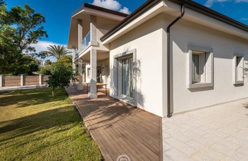 Porto Pino Maison | Golden Dunes Villa - Garden Retreat