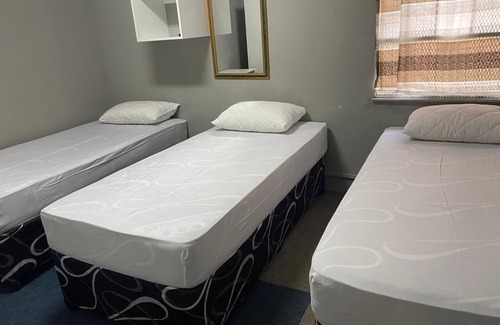 Mahikeng Maison | Golden gate guesthouse 0787391431