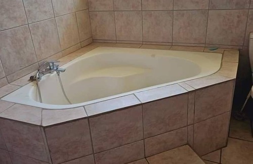 Mahikeng Maison | Golden gate guesthouse 0787391431