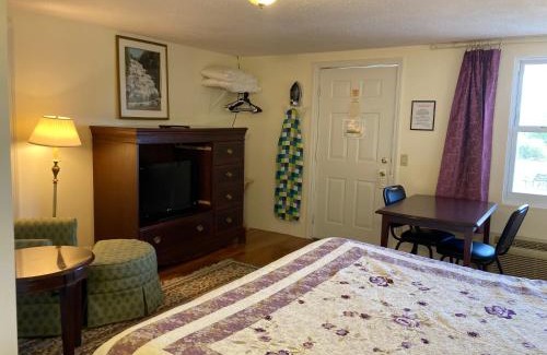Rock Stream Hôtel | Golden Knight Inn and Suites