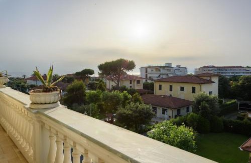Marina di Pietrasanta Appartement | GOLDEN LUXE - Royal Sea View Private Parking