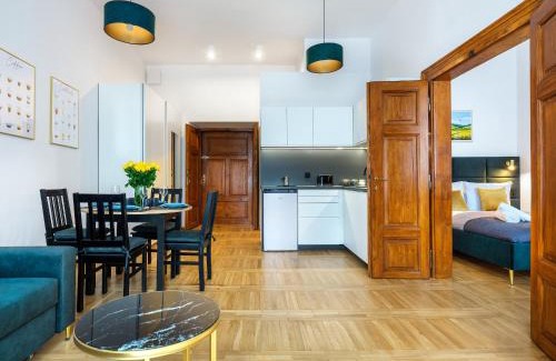 Stare Miasto Appartement | Golden Market Square Apartments by Tyzenhauz