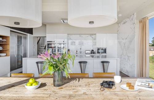 Stokenham Maison | Golden Meadow - a house that sleeps 14 guests in 7 bedrooms
