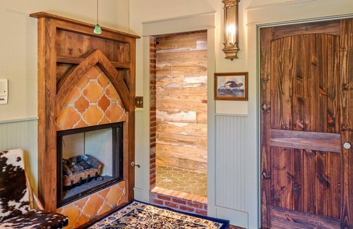 Golden Autre | Golden Pecan Plantation - a 4200 sqft TX Farmhouse