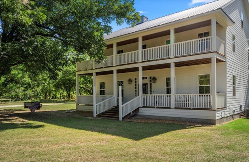 Golden Autre | Golden Pecan Plantation - a 4200 sqft TX Farmhouse