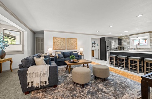Golden Maison | Golden Ranch with Private Heated Pool, Sunroom and Firepit. Conveniently located