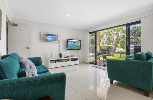 Golden Beach Appartement | Golden Shores Unit 1 21 Landsborough Parade