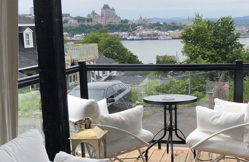 Desjardins Appartement | GOLDEN Suite 16 Guests Événements Spéciaux Castle View