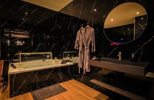 Lens Appartement | Golden Suite - Elegance - Private Spa Jacuzzi