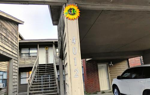 Lawton Appartement | Golden Sunflower's Apt A