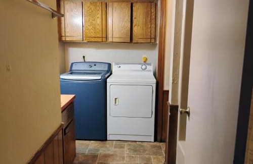 Lawton Appartement | Golden Sunflower's Apt C