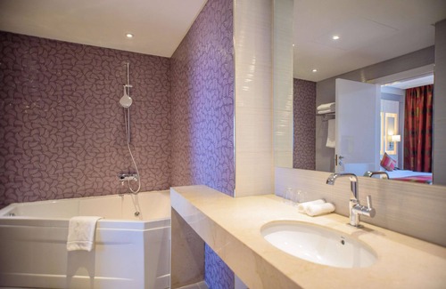 Littoral Department Hôtel | Golden Tulip Le Diplomate Cotonou