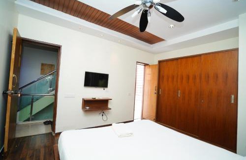 Tirupati Maison | Golden villa A luxury HomeStay - Near To Bhudevi Complex TTD Ticket Counter Alipiri