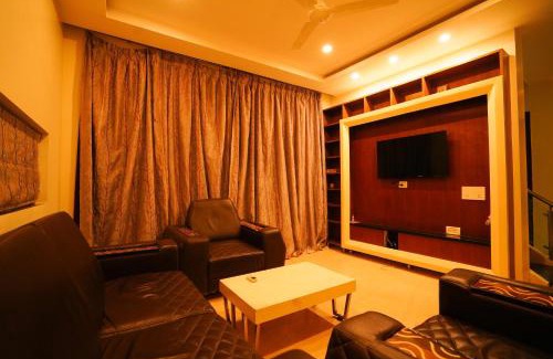Tirupati Maison | Golden Villa - Duplex House With Private Theater - Near To Alipiri And Bhudevi TTD Ticket Counter And Kapilateertham