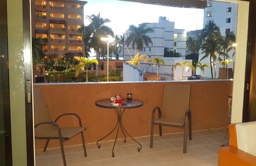 Zona Dorada Copropriété | GOLDEN ZONE ! GORGEOUS 2 BEDRM ACROSS FROM BEACH..... TAMBIEN HABLO ESPANOL !!