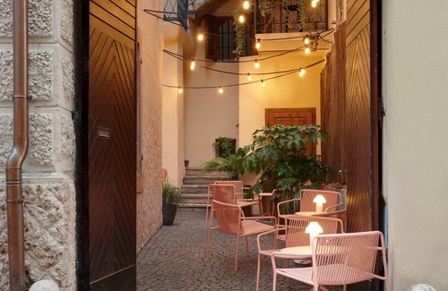 Caldaro Sulla Strada del Vino Appartement | Suite Goldengel au cœur de Caldaro avec climat et Wi-Fi