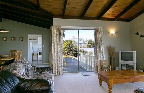 Richmond Heights Maison | Golders Heights - Taupo Holiday Home