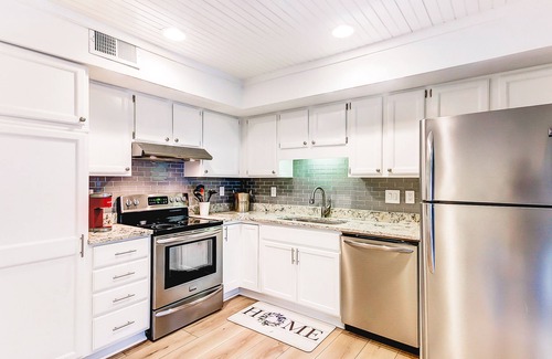 Spinnaker Beachhouses Villa | Golf-and-sea villa within walking distance of beach + resort amenities