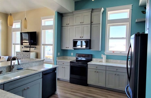 Navarre Beach Maison | Maison neuve. Bain à remous, terrasse sur le toit, accès handicapé avec ascenseur. Les vues abondent.