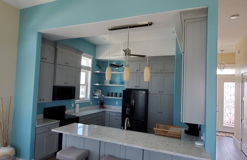 Navarre Beach Maison | Maison neuve. Bain à remous, terrasse sur le toit, accès handicapé avec ascenseur. Les vues abondent.
