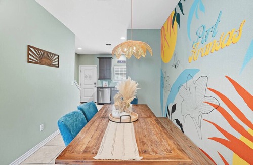 Port Aransas Maison | Golf Cart Walk to Beach Pool Pets Floor BR