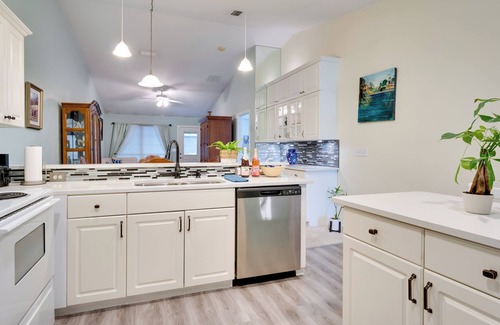 Alachua Maison | Golf Course Community Home Near Springs & Swimming