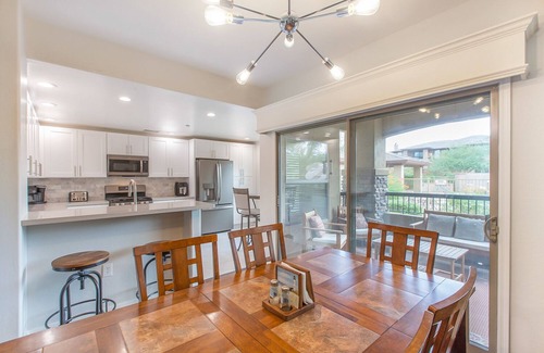 Desert View Village Copropriété | Golf Course Condo completely remodeled