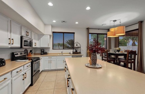 Coldwater Springs Maison | Golf Course Executive home with Heated Pool!