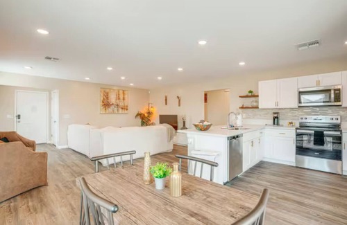 Wickenburg Maison | Golf Course, Mountain Views & Warm Amber Lights Desert Oasis