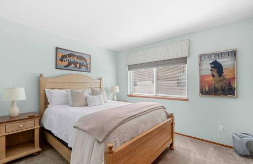 Downtown Leavenworth Maison | Golf Course View Condo Walk to Town & Pools
