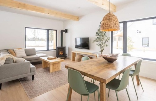 Arundel Cabine | Golf Haus 2, Mont-Tremblant · Modern 3BR Cabin Getaway