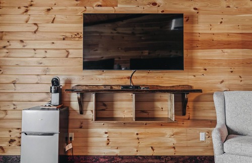 Tully Cabine | Golf, Outdoor Bar, Restaurant - The Oakwood Cabin