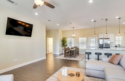 Midland Maison | Golf, Shop & Explore: Home 5 Mi to Dtwn Midland!