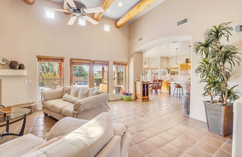 Maricopa County Maison | Golf, Swim, Relax! 4 Bdrm w Pool & Putting Green!