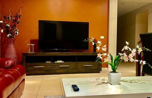 Craigieburn Maison | Golf View Charm