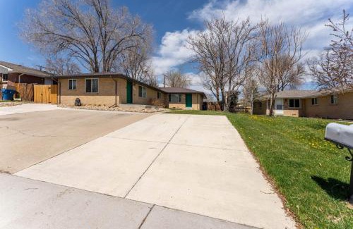 Scenic Heights Maison | Golfers Dream! Sweet NW location.