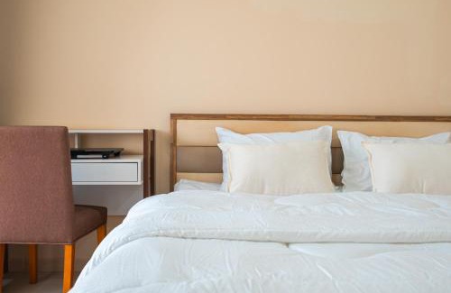 Al Hamra Village Appartement | Golfside Serenity - Stylish 1 BHK by FREE Holiday Homes