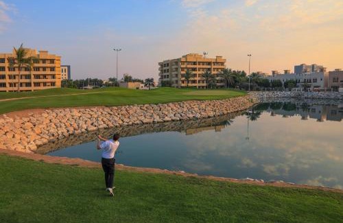 Al Hamra Village Appartement | Golfside Serenity - Stylish 1 BHK by FREE Holiday Homes