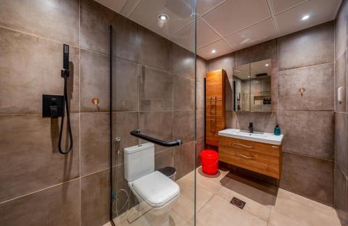 Al Hamra Village Appartement | Golfside Serenity - Stylish 1 BHK by FREE Holiday Homes